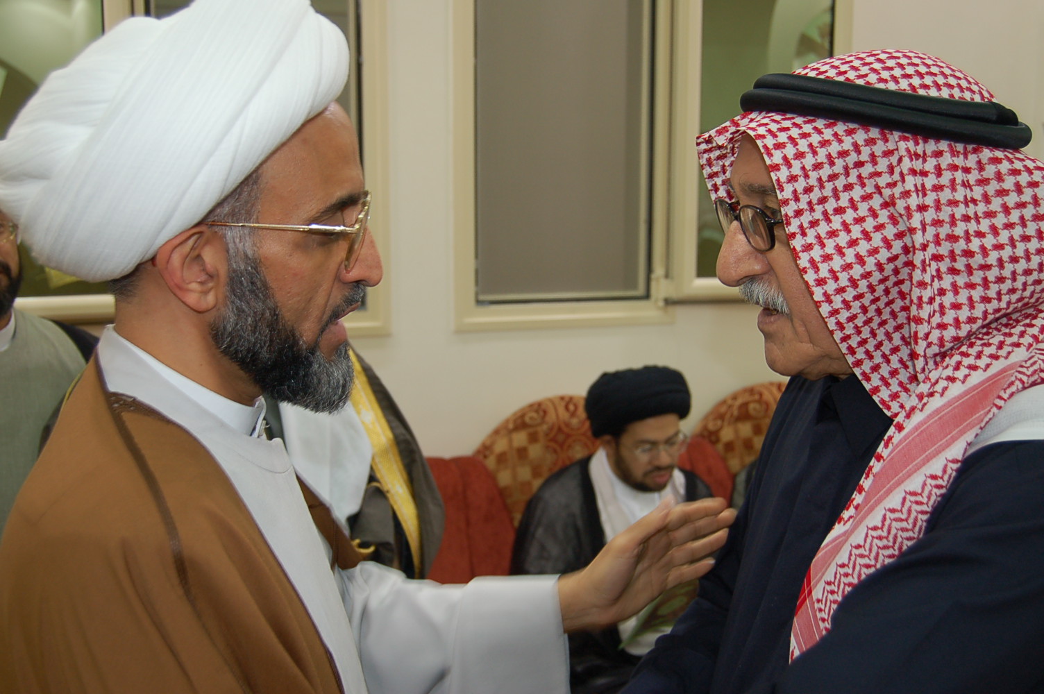 صورة أرشيفية للراحل العلي مع سماحة الشيخ الصفار محمد العلي